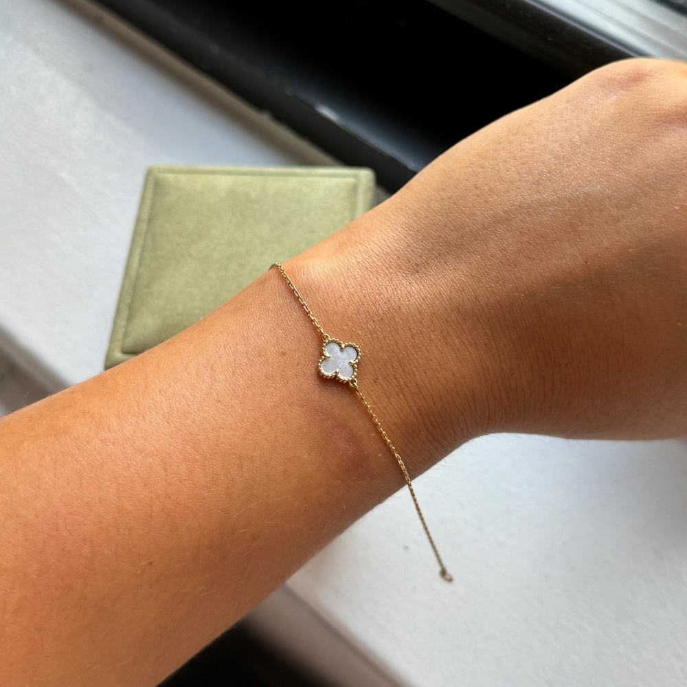 VAN CLEEF & ARPELS SWEET ALHAMBRA BRACELET 18K YELLOW GOLD AND MOTHER OF PEARL